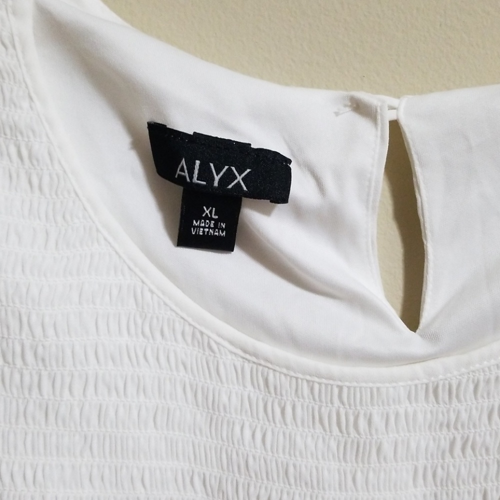 White top - Picture 4 of 4